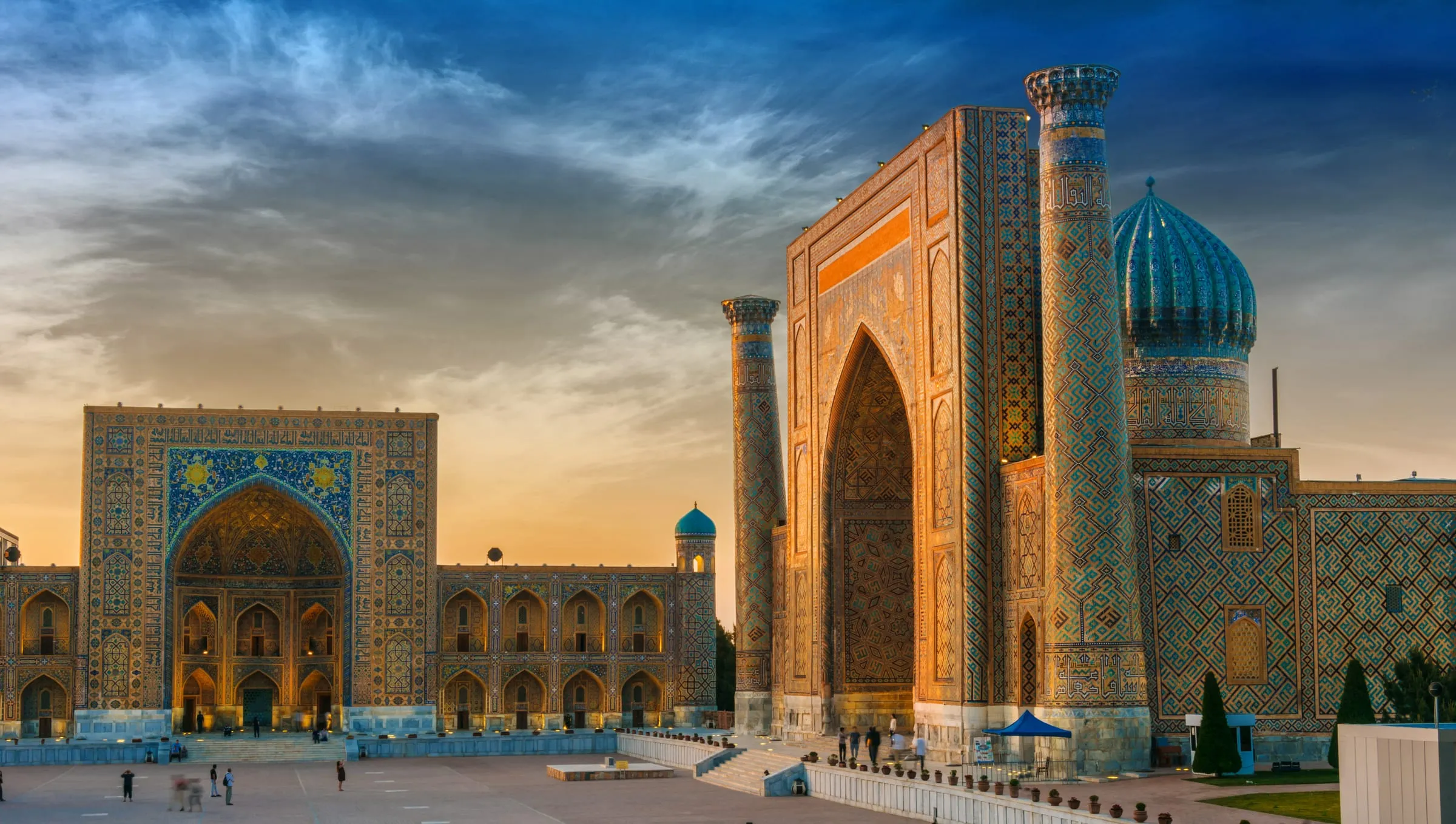 Die Sher-Dor-Medresse am Registan in Samarkand